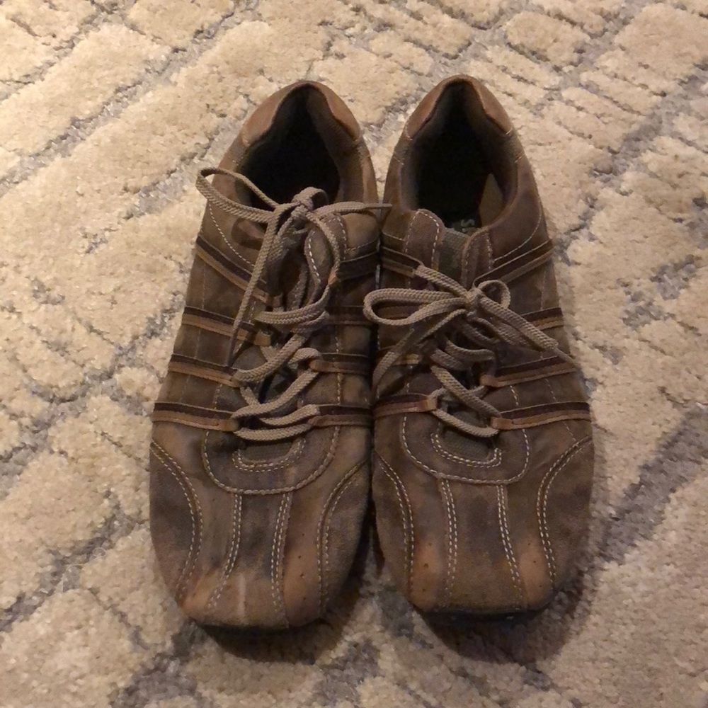 Sketchers 10.5 brown shoes